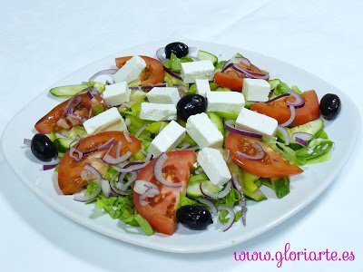 Ensalada de queso fresco y aguacate