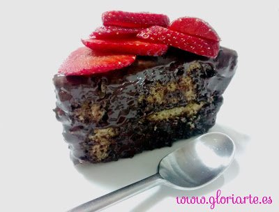 Tarta de chocolate y fresas